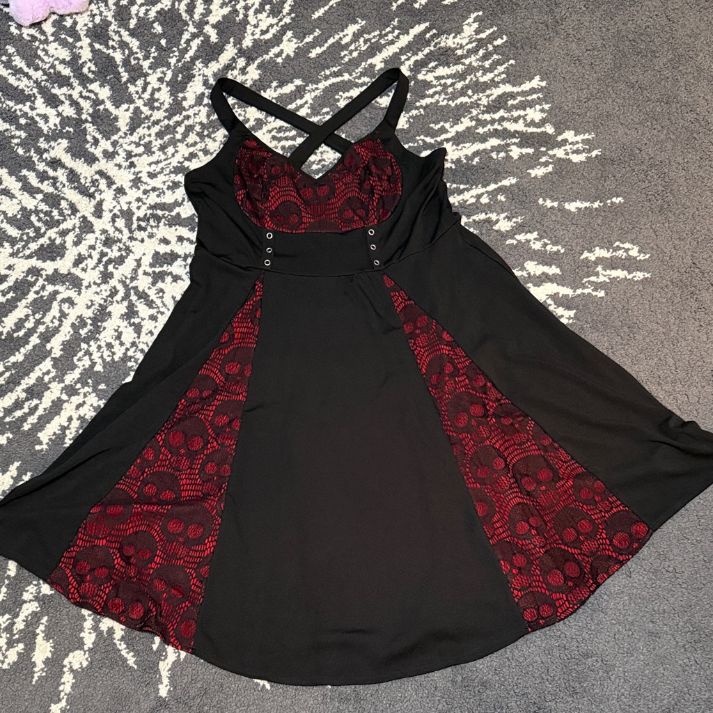 Black Skull With Red Skull Lace Insets - Women’s Chemise